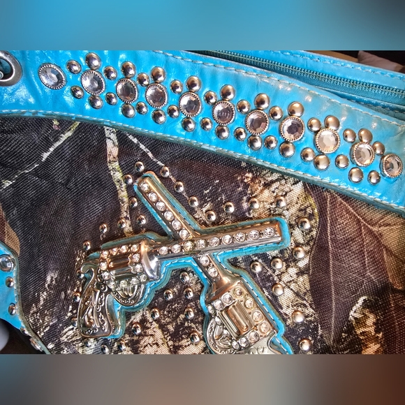 Teal blue and camo purse - Picture 5 of 6